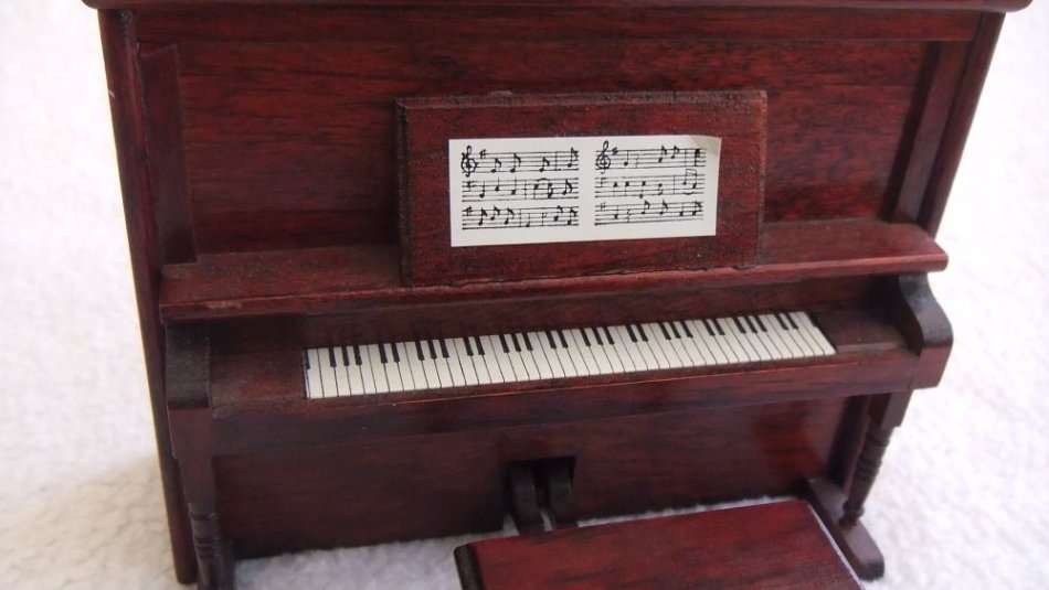 A LOVELY VINTAGE MINIATURE WOODEN MODEL OF A PIANO AND CHAIR IN GREAT CONDITION !! SWEET !!