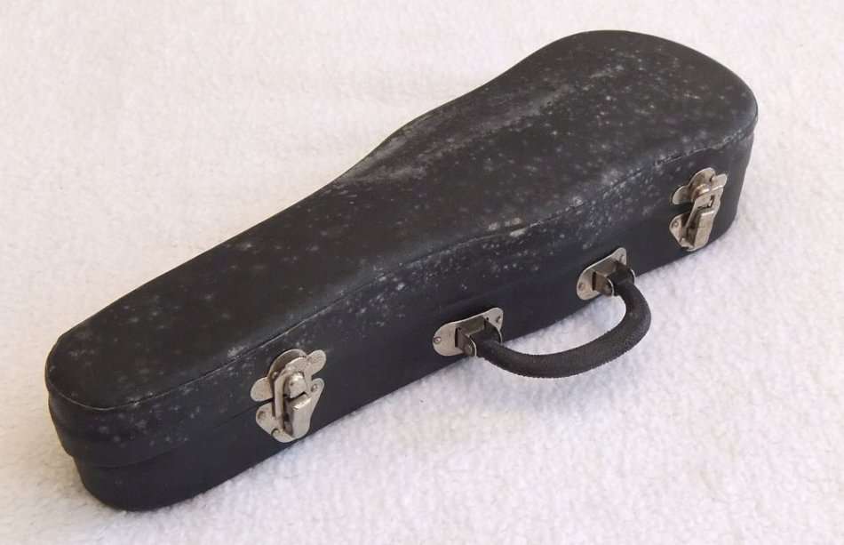 A MAGNIFICENT VINTAGE MINIATURE WOODEN MODEL OF A VIOLIN AMD BOW WITH ITS OWN CASE !! BRAVO !!