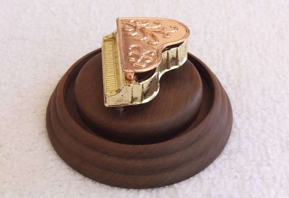 A CLASSY VINTAGE HEAVY METAL MODEL OF A GRAND PIANO ON A WOODEN BASE WITH PROTECTIVE DOME !! SWEET !