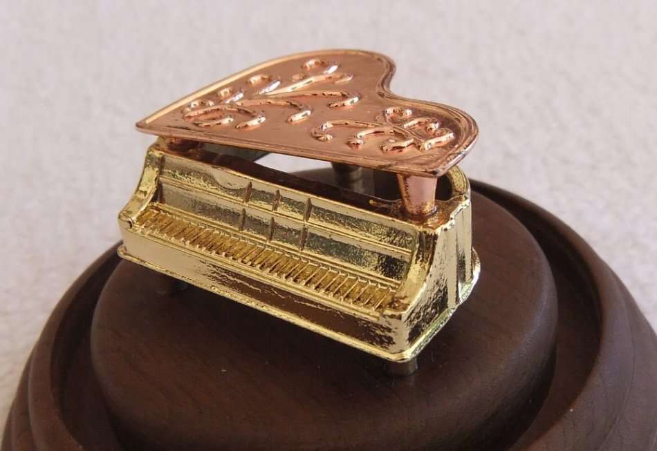 A CLASSY VINTAGE HEAVY METAL MODEL OF A GRAND PIANO ON A WOODEN BASE WITH PROTECTIVE DOME !! SWEET !