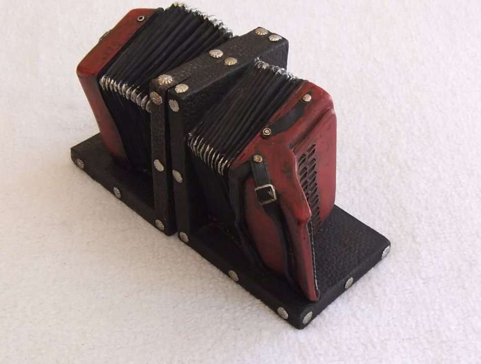 WOW !! A STUNNING HEAVY SOLID RESIN COMPOSITE PAIR OF BOOK ENDS IN THE FORM OF A PIANO ACCORDIAN !!