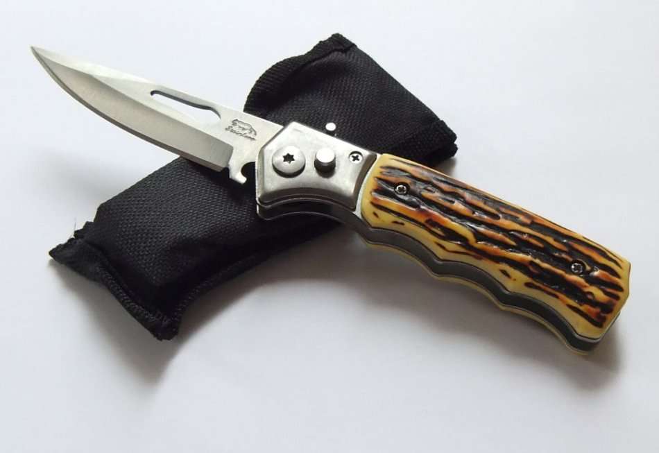 GREAT LOOK !! A BRAND NEW SHARP FLICK KNIFE WITH FAUX ANTLER HANDLE !! FREE COMBINING !!