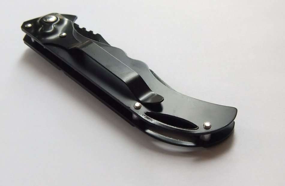 WOW !! A STYLISH AND SHARP BRAND NEW FLICK KNIFE WITH TRIBAL MOTIF !! FREE COMBINING !!