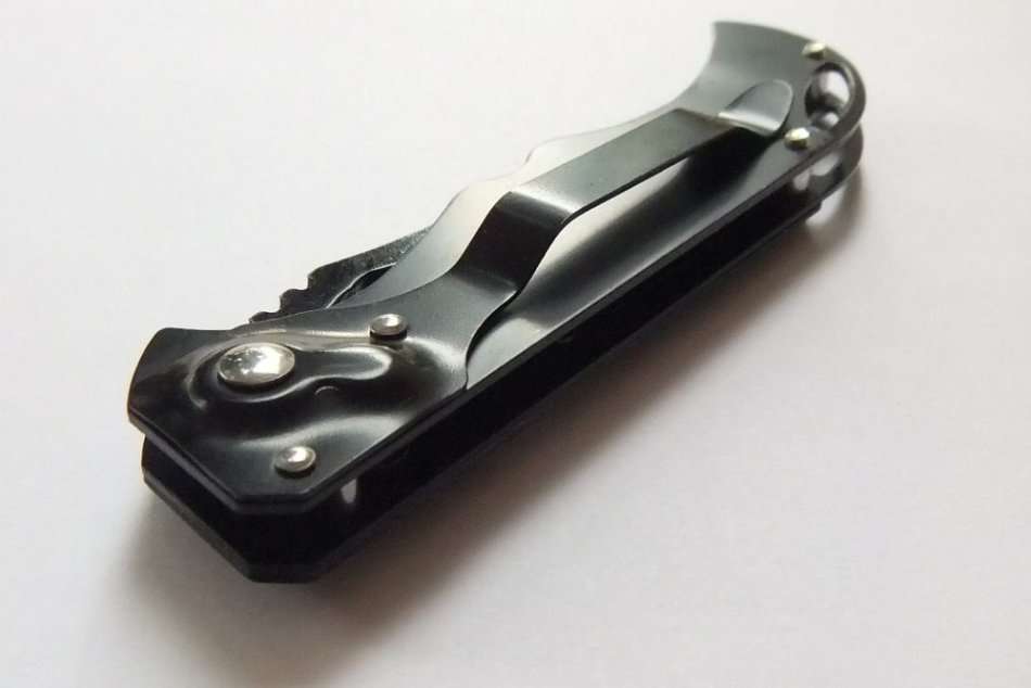 WOW !! A STYLISH AND SHARP BRAND NEW FLICK KNIFE WITH TRIBAL MOTIF !! FREE COMBINING !!