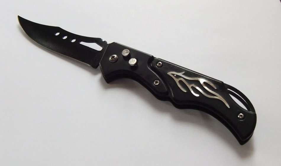 WOW !! A STYLISH AND SHARP BRAND NEW FLICK KNIFE WITH TRIBAL MOTIF !! FREE COMBINING !!
