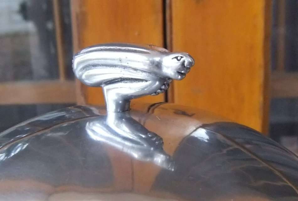 WOW !! AWESOME FIND !! A SUPERB GENUINE CARROL BOYES LIDDED CONDIMENT HOLDER IN GREAT CONDITION !!