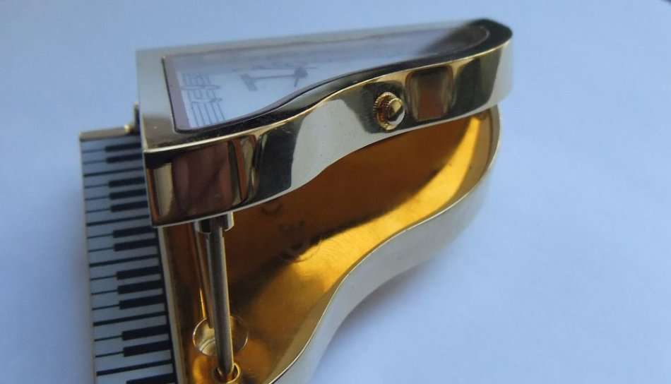 A NOTEWORTHY FIND !! PERFECT GIFT !! A VERY HEAVY FOR SIZE METAL CLOCK IN PIANO FORM WITH BOX !! WOW