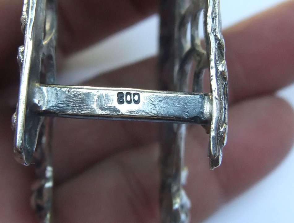 RARE FIND !! AN OLD SOLID 80% SILVER SERVIETTE OR LETTER HOLDER WITH INTRICATE ROSE DETAIL !!