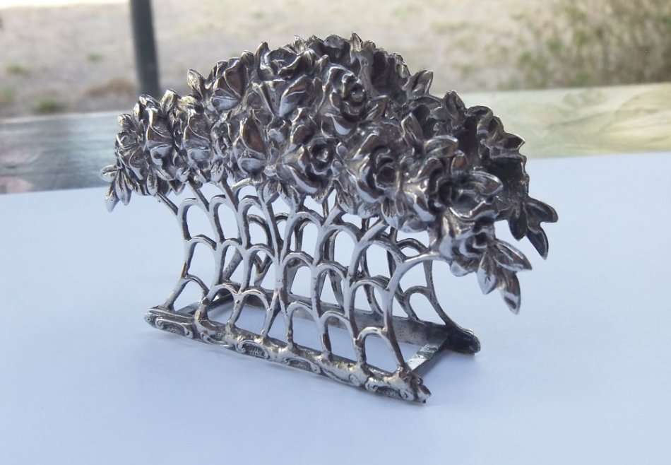 RARE FIND !! AN OLD SOLID 80% SILVER SERVIETTE OR LETTER HOLDER WITH INTRICATE ROSE DETAIL !!