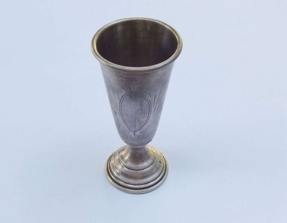 RARE FIND !! AN ANTIQUE 80% SOLID SILVER KIDDUSH CUP TYPE VESSEL HALLMARKED FOR WARSAW POLAND !! WOW