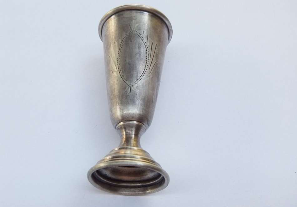 RARE FIND !! AN ANTIQUE 80% SOLID SILVER KIDDUSH CUP TYPE VESSEL HALLMARKED FOR WARSAW POLAND !! WOW