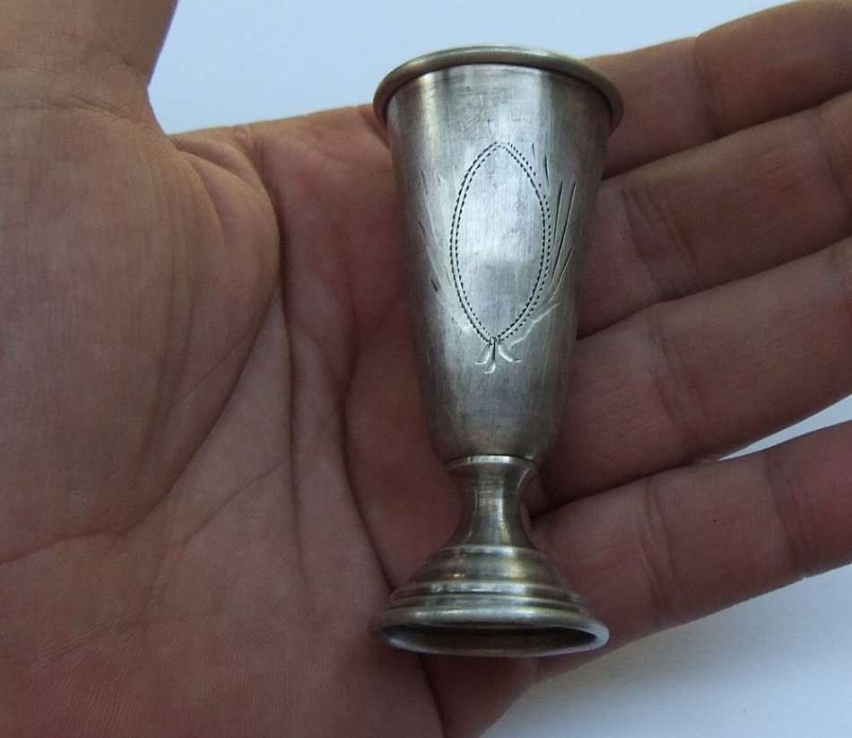RARE FIND !! AN ANTIQUE 80% SOLID SILVER KIDDUSH CUP TYPE VESSEL HALLMARKED FOR WARSAW POLAND !! WOW