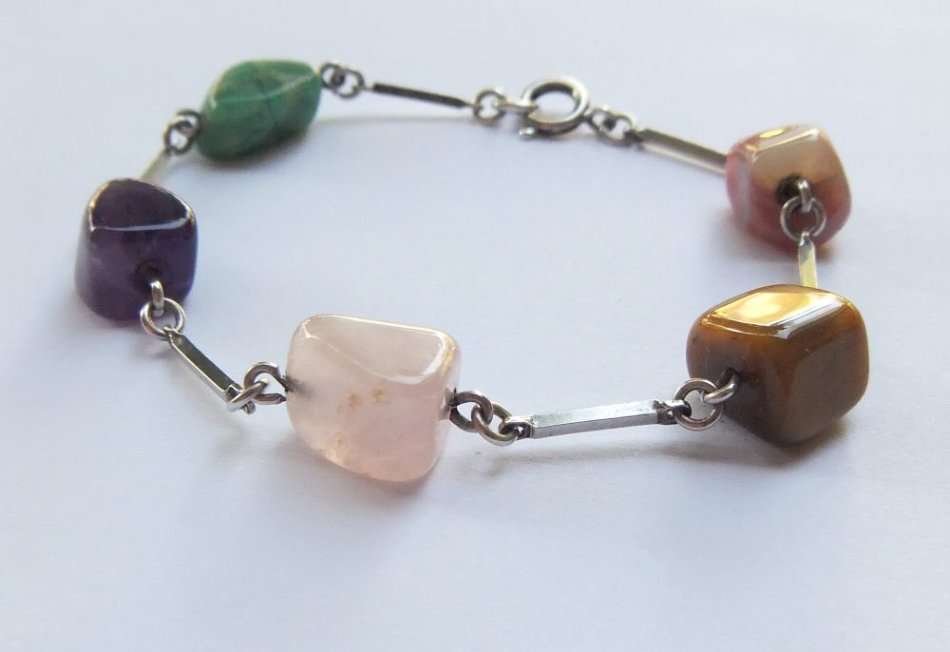 RARE FIND !! A VINTAGE CONTINENTAL SILVER ( 835 ) AND POLISHED GEMSTONES BRACELET !! FROM DAYS GONE