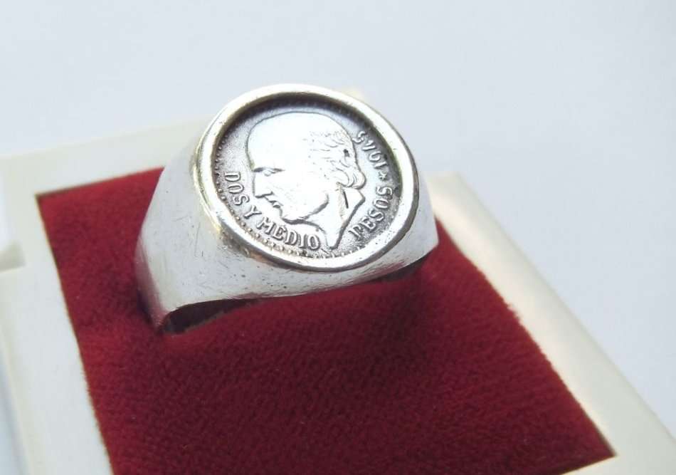 A VERY COOL LARGE VINTAGE STYLE SOLID STERLING SILVER ""COIN"" RING WITH MEXICAN FLAVOUR !!