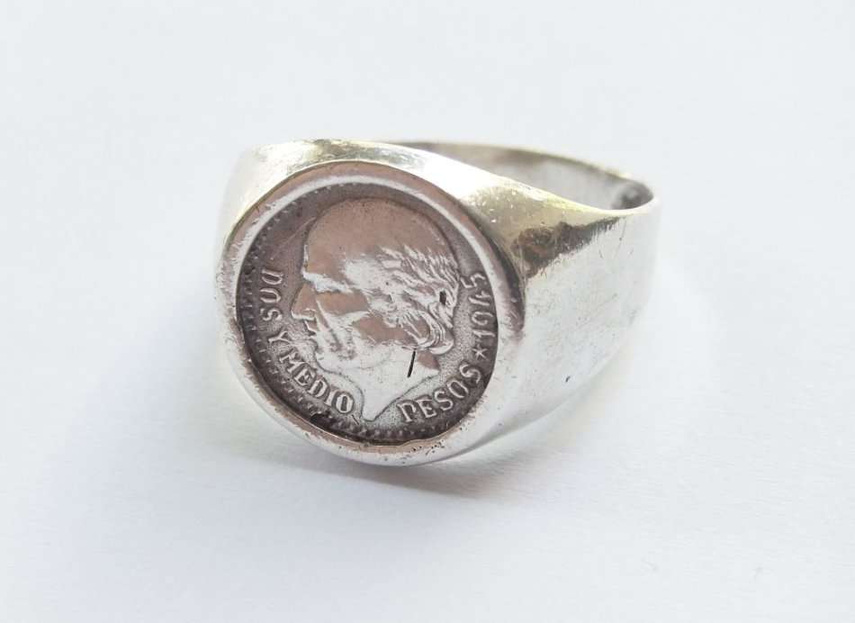 A VERY COOL LARGE VINTAGE STYLE SOLID STERLING SILVER ""COIN"" RING WITH MEXICAN FLAVOUR !!