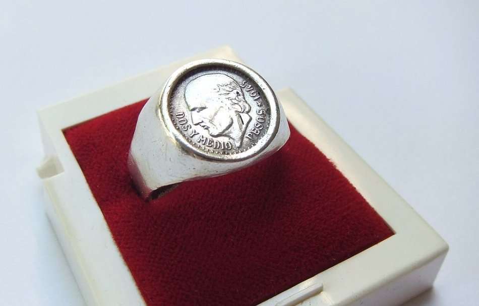A VERY COOL LARGE VINTAGE STYLE SOLID STERLING SILVER ""COIN"" RING WITH MEXICAN FLAVOUR !!