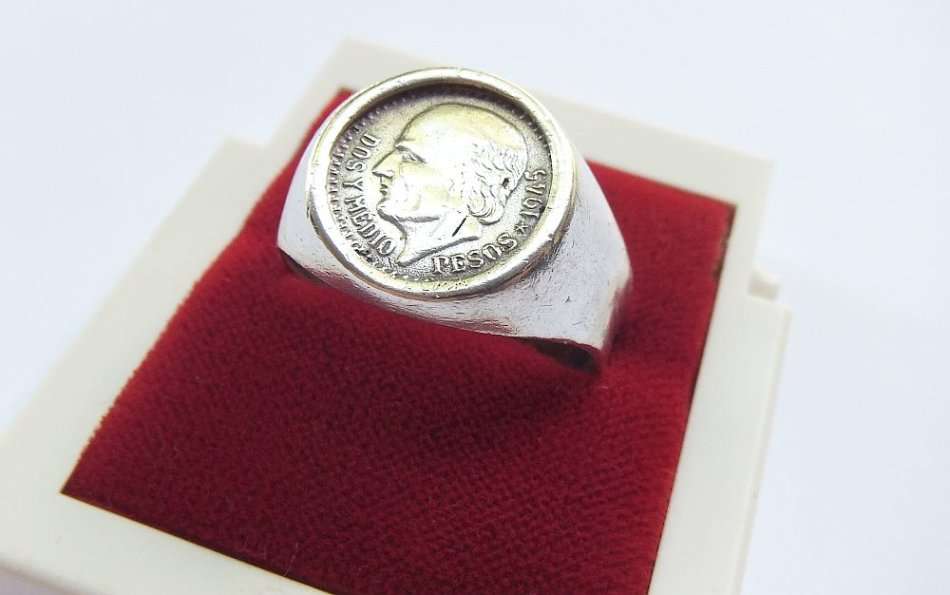 A VERY COOL LARGE VINTAGE STYLE SOLID STERLING SILVER ""COIN"" RING WITH MEXICAN FLAVOUR !!
