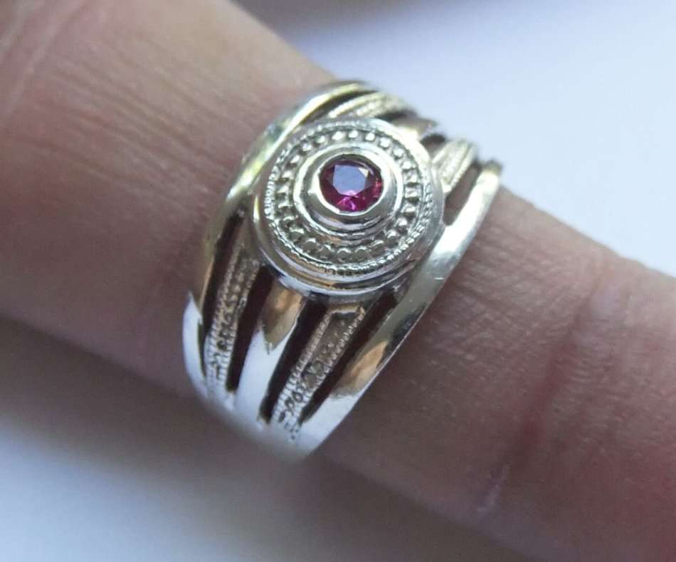 WOW !! A MAGNIFICENT WIDE SOLID STERLING SILVER RING SET WITH A RUBY RED FACETED STONE !!