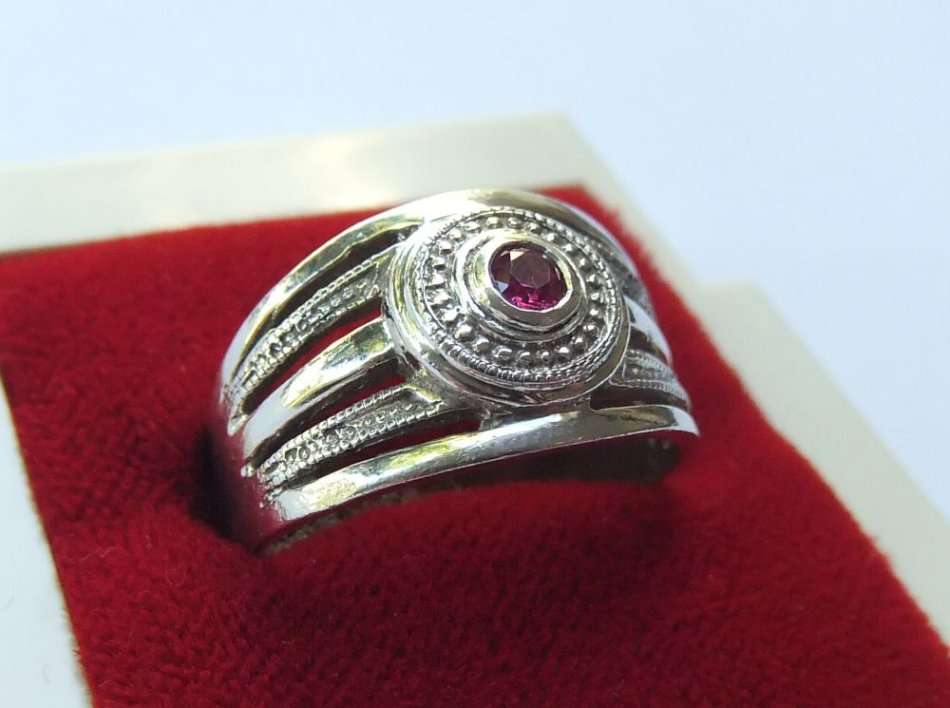 WOW !! A MAGNIFICENT WIDE SOLID STERLING SILVER RING SET WITH A RUBY RED FACETED STONE !!