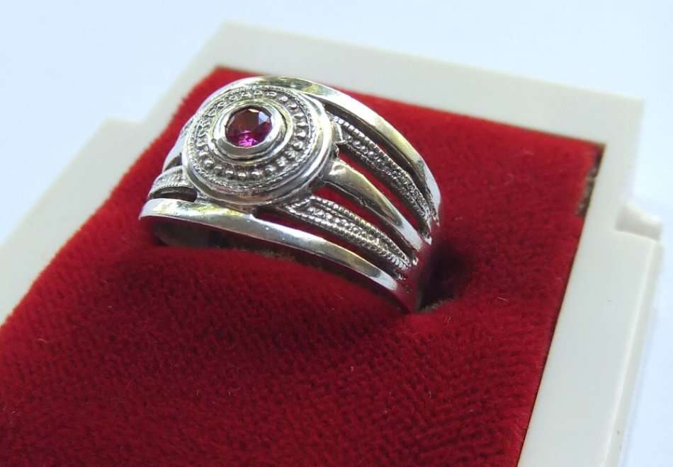 WOW !! A MAGNIFICENT WIDE SOLID STERLING SILVER RING SET WITH A RUBY RED FACETED STONE !!