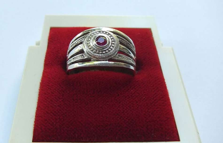 WOW !! A MAGNIFICENT WIDE SOLID STERLING SILVER RING SET WITH A RUBY RED FACETED STONE !!