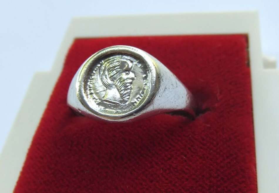 COOL FIND !! A VINTAGE LOOK SOLID STERLING SILVER ""COIN"" RING !! FREE COMBINING !!