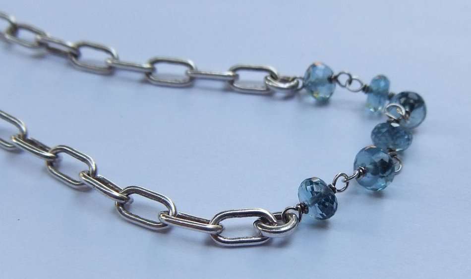 WOW !! AN EXQUISITE SUPER LONG DESIGNER NECKLACE WITH FACETED GEMS BY SUSAN VON ZAHN !!