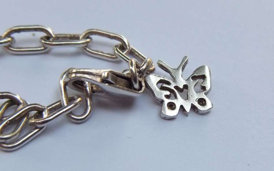 WOW !! AN EXQUISITE SUPER LONG DESIGNER NECKLACE WITH FACETED GEMS BY SUSAN VON ZAHN !!