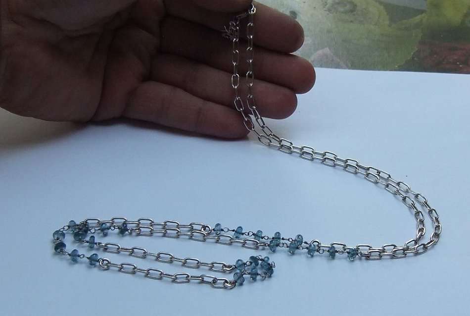 WOW !! AN EXQUISITE SUPER LONG DESIGNER NECKLACE WITH FACETED GEMS BY SUSAN VON ZAHN !!