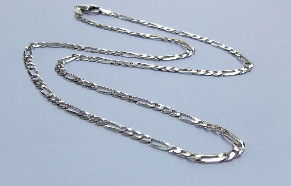 WOW !! A GREAT QUALITY FIGARO STYLE STERLING SILVER NECKLACE WITH AN OVERSIZED CLASP !! MUST HAVE !!