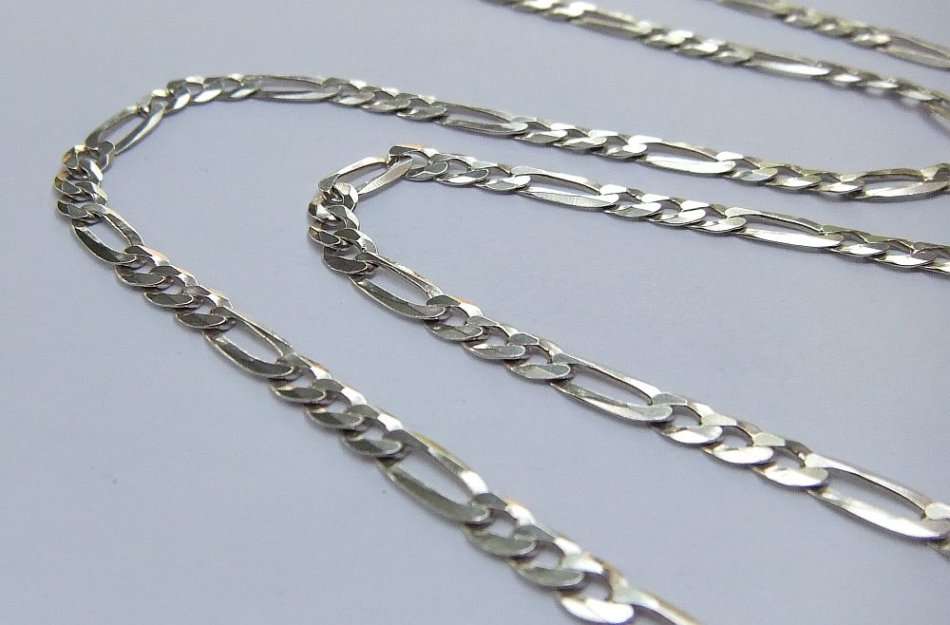 WOW !! A GREAT QUALITY FIGARO STYLE STERLING SILVER NECKLACE WITH AN OVERSIZED CLASP !! MUST HAVE !!