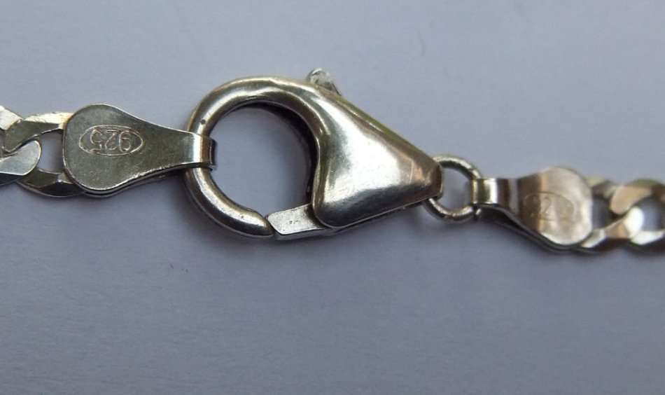 WOW !! A GREAT QUALITY FIGARO STYLE STERLING SILVER NECKLACE WITH AN OVERSIZED CLASP !! MUST HAVE !!