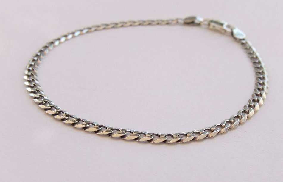 A GREAT QUALITY SOLID STERLING SILVER CURB LINK BRACELET IN GOOD CONDITION !! FREE COMBINING !! WOW