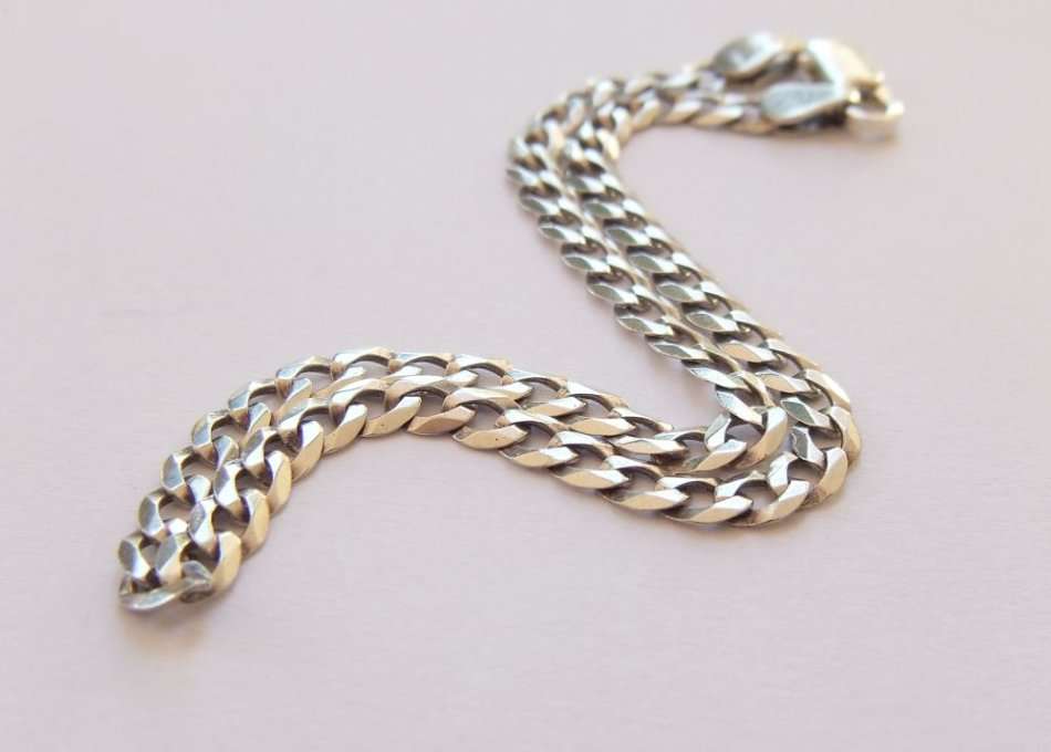 A GREAT QUALITY SOLID STERLING SILVER CURB LINK BRACELET IN GOOD CONDITION !! FREE COMBINING !! WOW