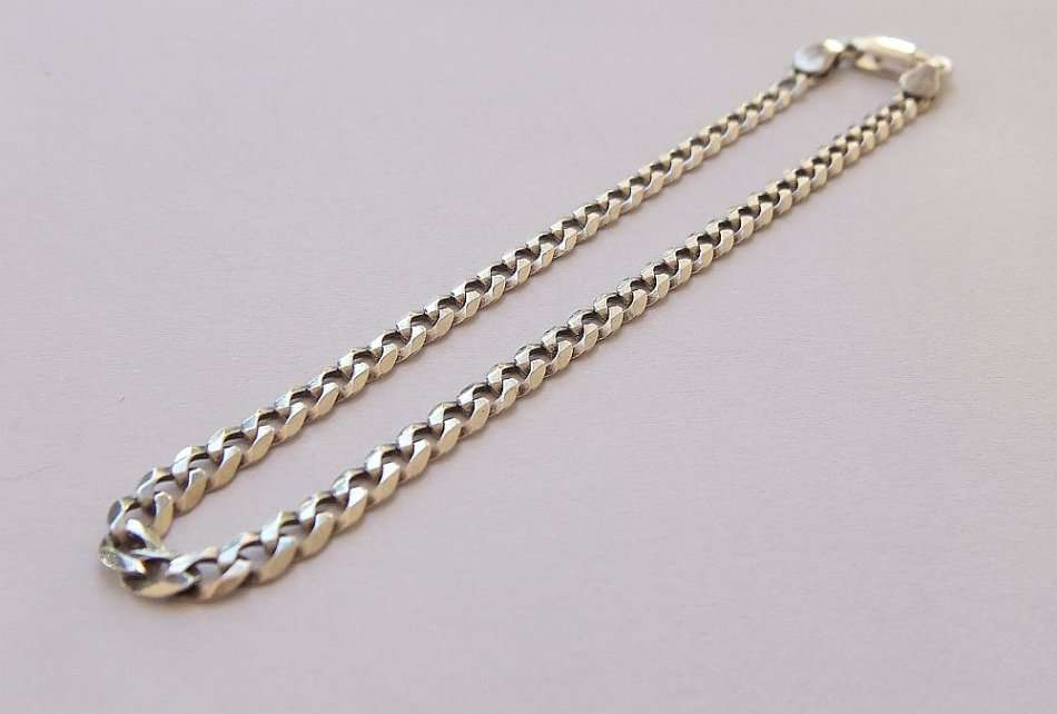 A GREAT QUALITY SOLID STERLING SILVER CURB LINK BRACELET IN GOOD CONDITION !! FREE COMBINING !! WOW