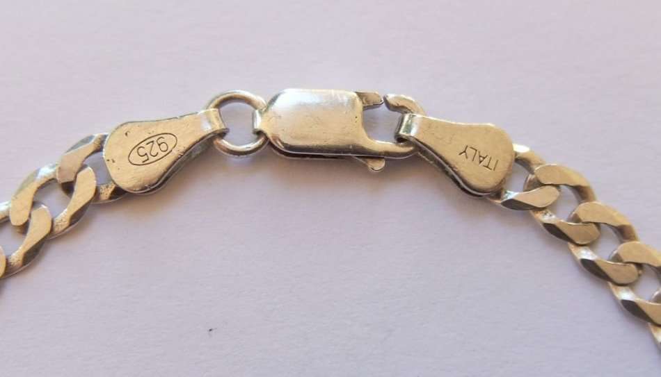 A GREAT QUALITY SOLID STERLING SILVER CUBAN LINK BRACELET IN EXCELLENT CONDITION !! FREE COMBINING !