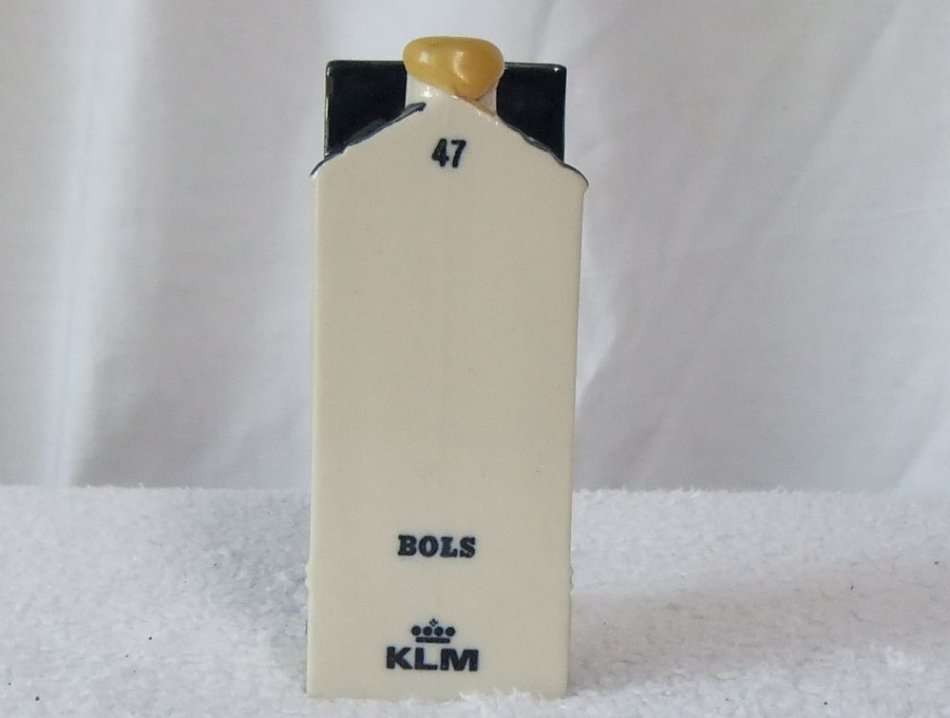 A VINTAGE BLUE DELFTS PORCELAIN HOUSE NUMBER 47 MADE FOR KLM AIRLINES FULL OF BOLS BRANDY !! SWEET !