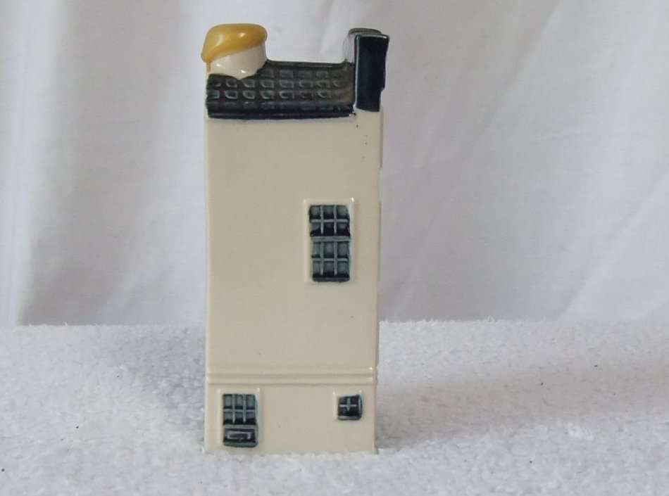 A VINTAGE BLUE DELFTS PORCELAIN HOUSE NUMBER 47 MADE FOR KLM AIRLINES FULL OF BOLS BRANDY !! SWEET !