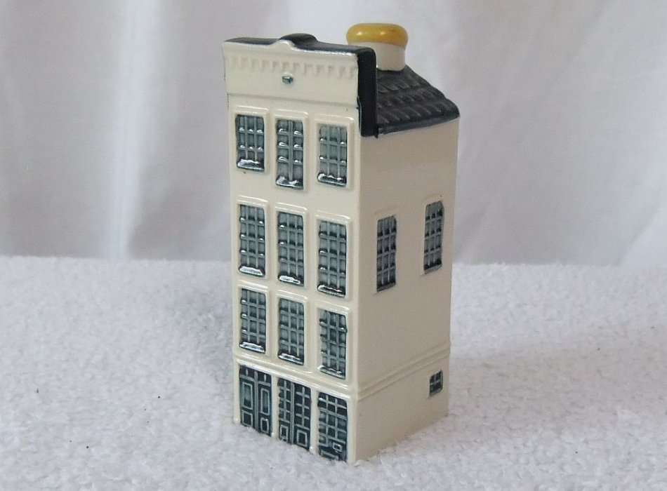 A VINTAGE BLUE DELFTS PORCELAIN HOUSE NUMBER 47 MADE FOR KLM AIRLINES FULL OF BOLS BRANDY !! SWEET !
