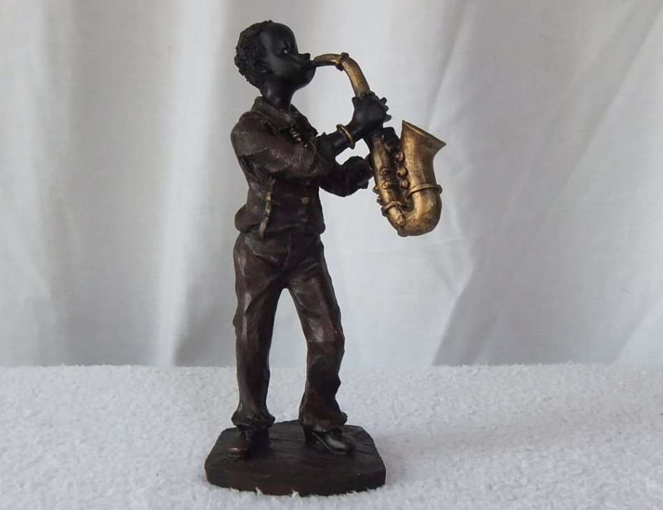 A VINTAGE HIGHLY DETAILED HAND PAINTED RESIN COMPOSITE FIGURE OF A SAXOPHONE PLAYER !! GREAT FIND !!