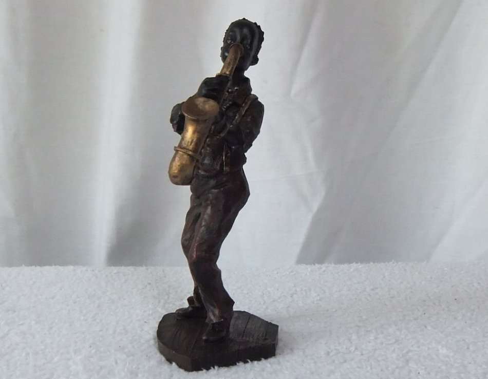 A VINTAGE HIGHLY DETAILED HAND PAINTED RESIN COMPOSITE FIGURE OF A SAXOPHONE PLAYER !! GREAT FIND !!