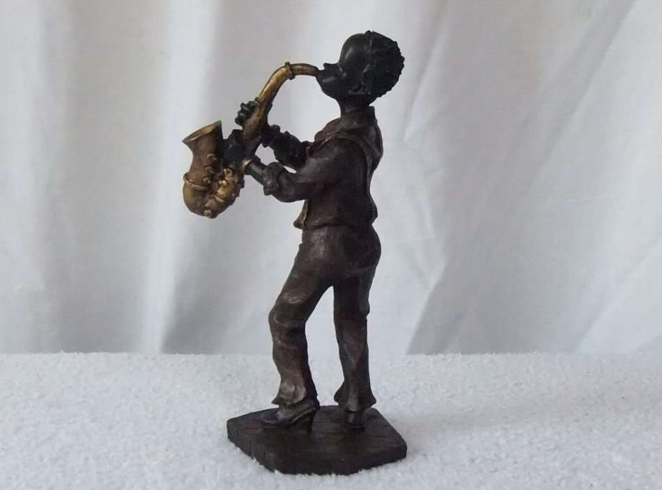 A VINTAGE HIGHLY DETAILED HAND PAINTED RESIN COMPOSITE FIGURE OF A SAXOPHONE PLAYER !! GREAT FIND !!