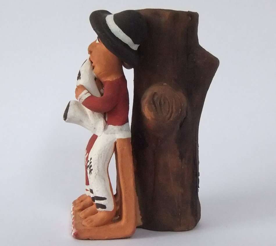 A WELL MADE HAND PAINTED BEAUTIFULLY DETAILED VINTAGE POTTERY HOLDER WITH FIGURE !! URUGUAY !! SWEET