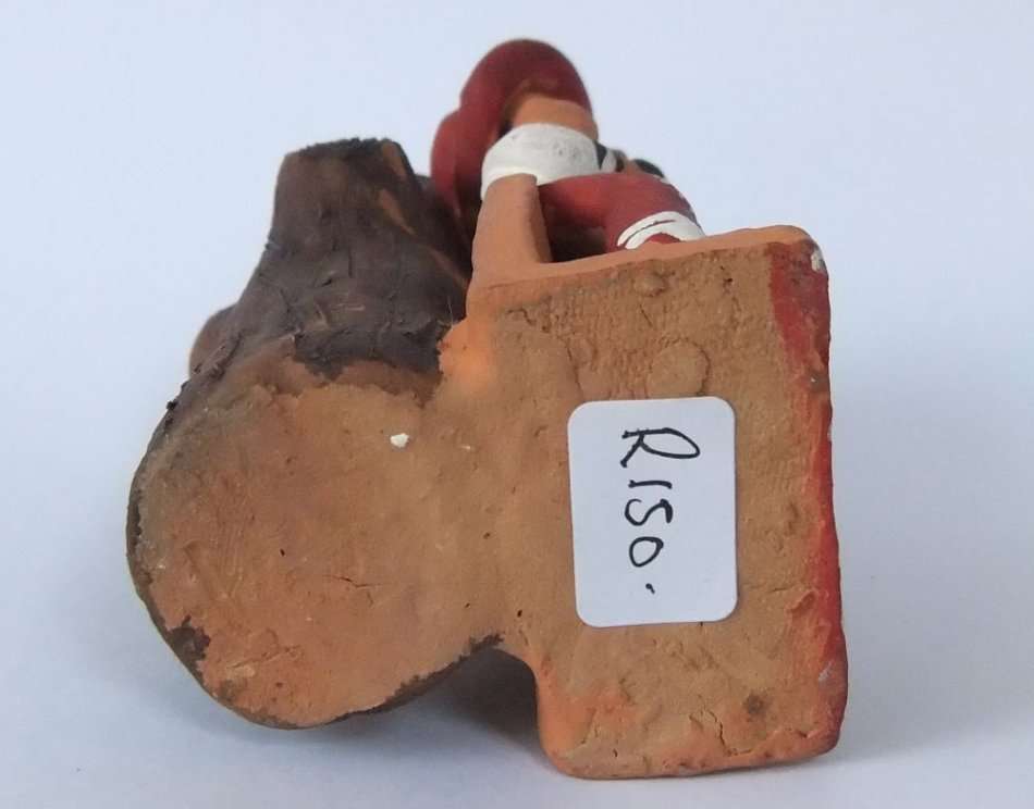 A WELL MADE HAND PAINTED BEAUTIFULLY DETAILED VINTAGE POTTERY HOLDER WITH FIGURE !! URUGUAY !! SWEET