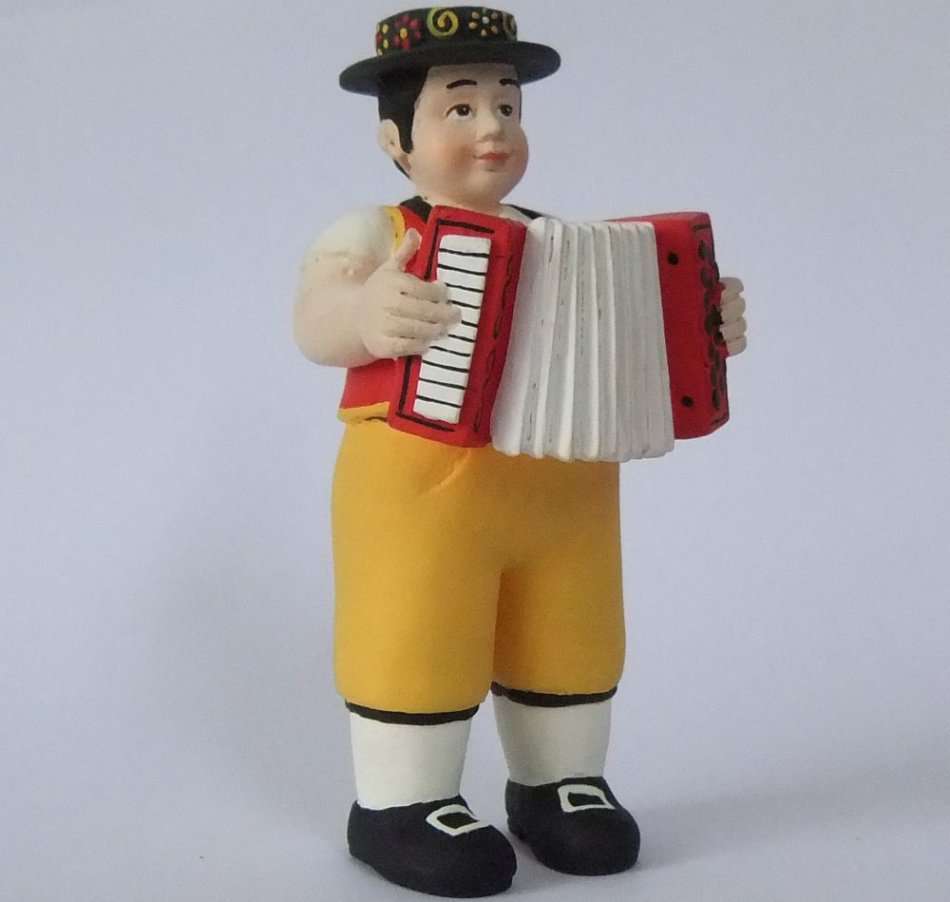 A STUNNING HAND MADE HAND PAINTED VINTAGE MUSICIAN FIGURE PLAYING THE ACCORDIAN FROM SWITZERLAND !!