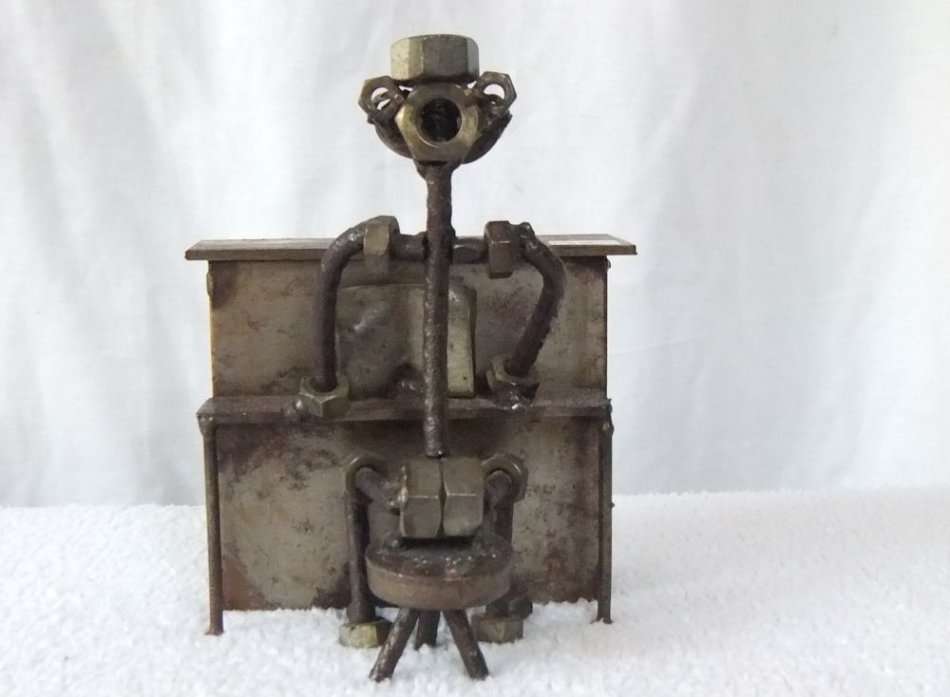METAL ART !! AN INSANELY HEAVY METAL MODEL OF A FIGURE PLAYING THE PIANO !! STRONG QUALITY !!