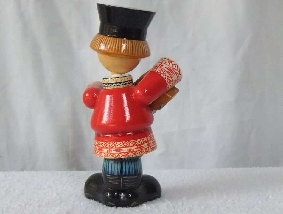 FROM RUSSIA !! A HIGHLY DETAILED TALL VINTAGE HAND MADE WOODEN FIGURE PLAYING THE ACCORDIAN !! WOW !