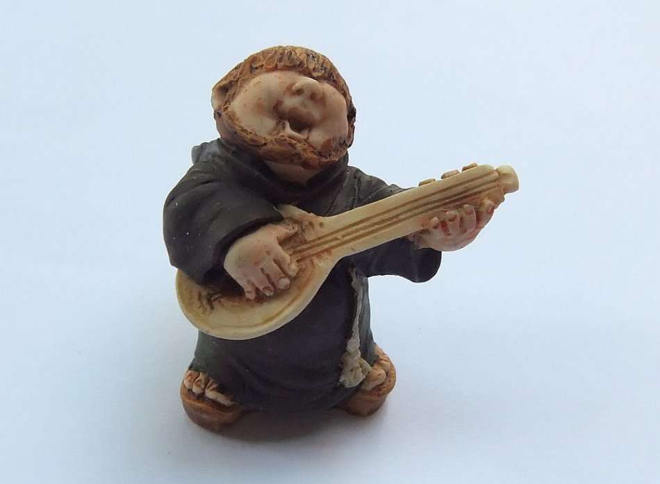 A VERY CUTE VINTAGE HAND PAINTED ITALIAN MADE FIGURE OF A MUSICIAN MONK BY ARTEFICE !!