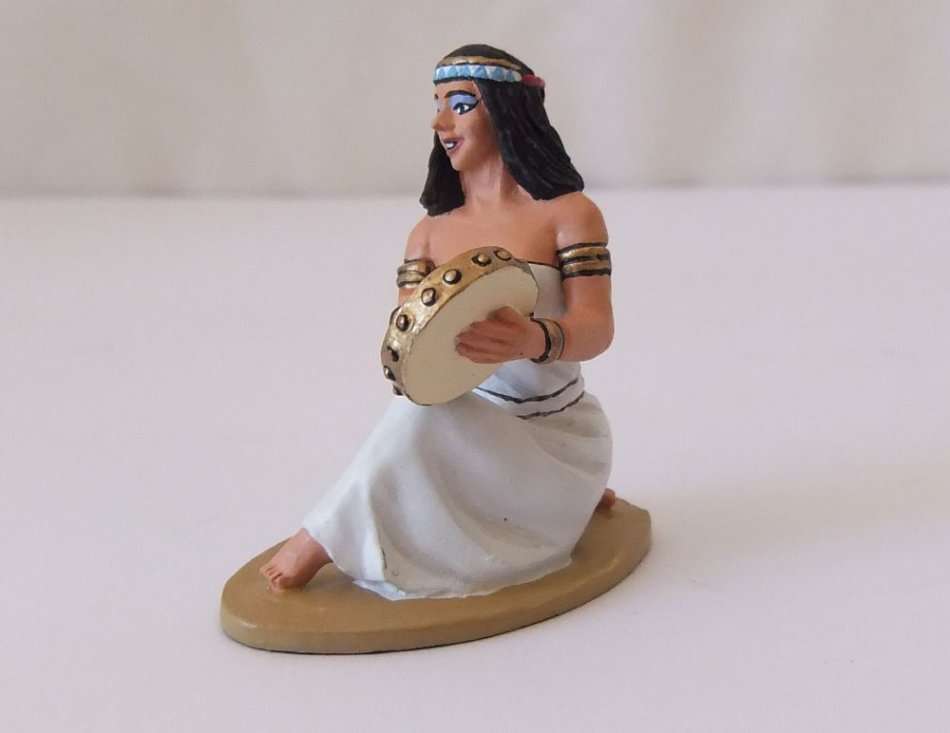 A SUPERBLY DETAILED HAND PAINTED SOLID LEAD FIGURE OF AN EGYPTIAN GODDESS BY KING AND COUNTRY !! WOW