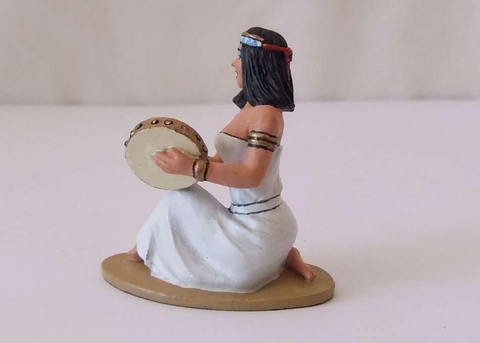A SUPERBLY DETAILED HAND PAINTED SOLID LEAD FIGURE OF AN EGYPTIAN GODDESS BY KING AND COUNTRY !! WOW